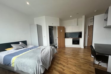 1 bed studio, 2A Old Town Street, City Centre, Plymouth, PL11AE - Image 1
